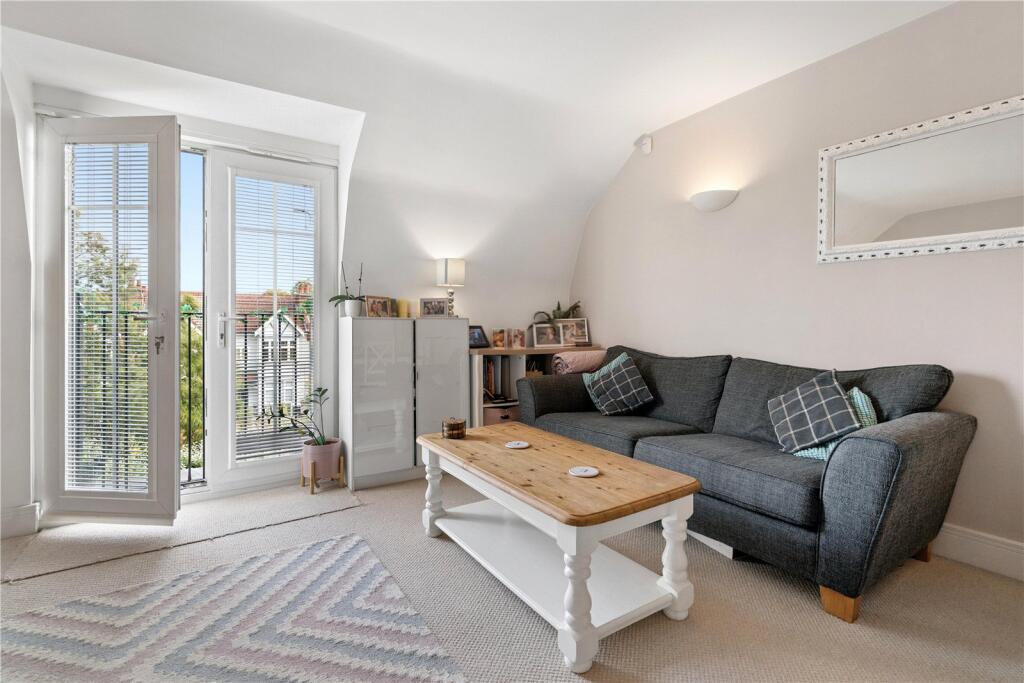 Apartment in Twickenham - View 3
