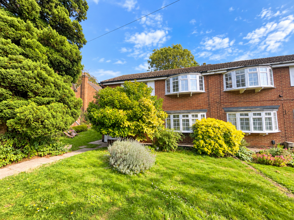 Main image of property: Mansfield Road, Nottingham, NG5