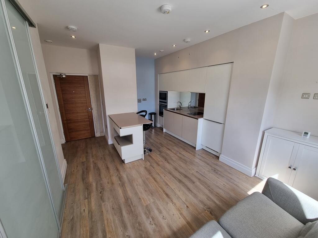 Apartment in Warwick, Royal Leamington Spa - View 2