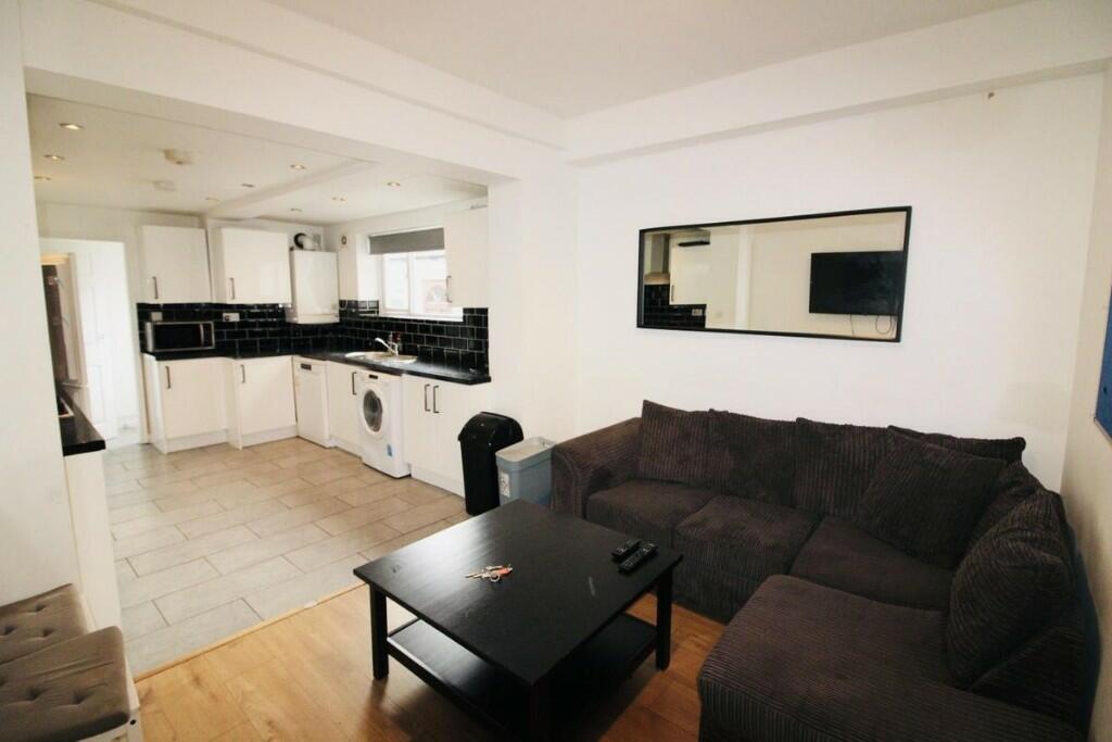 House in Nottingham - View 2