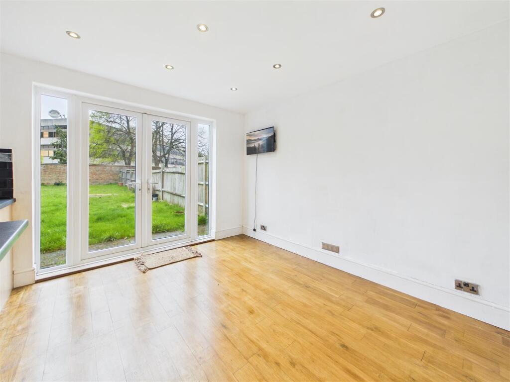 Claremont Close, Hersham, Walton-On-Thames – pohled 4