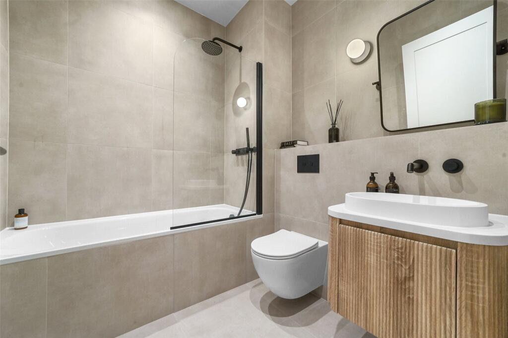 Apartment in London - View 5