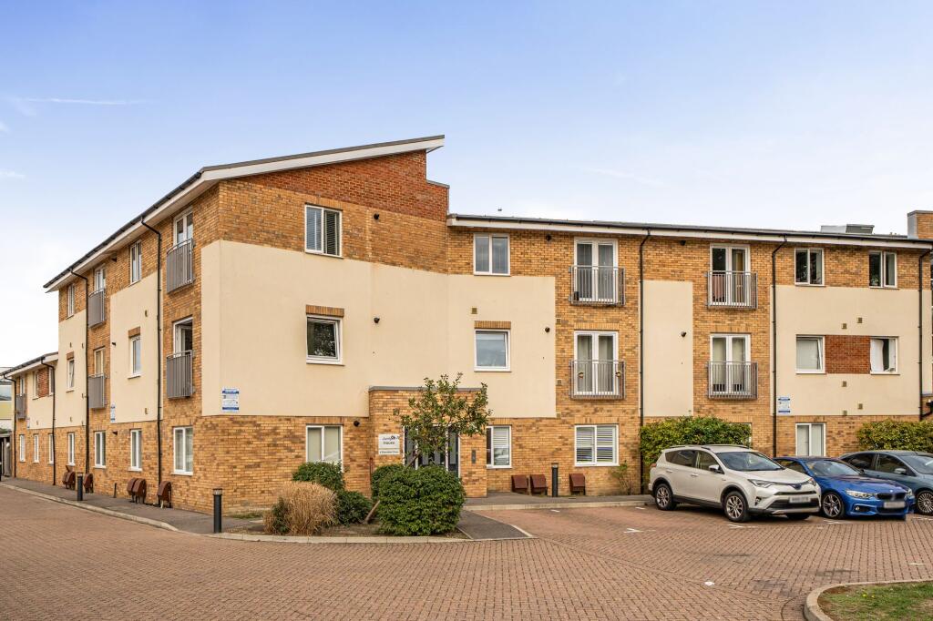 Thornton Close, Juniper House, KT22 photo 2