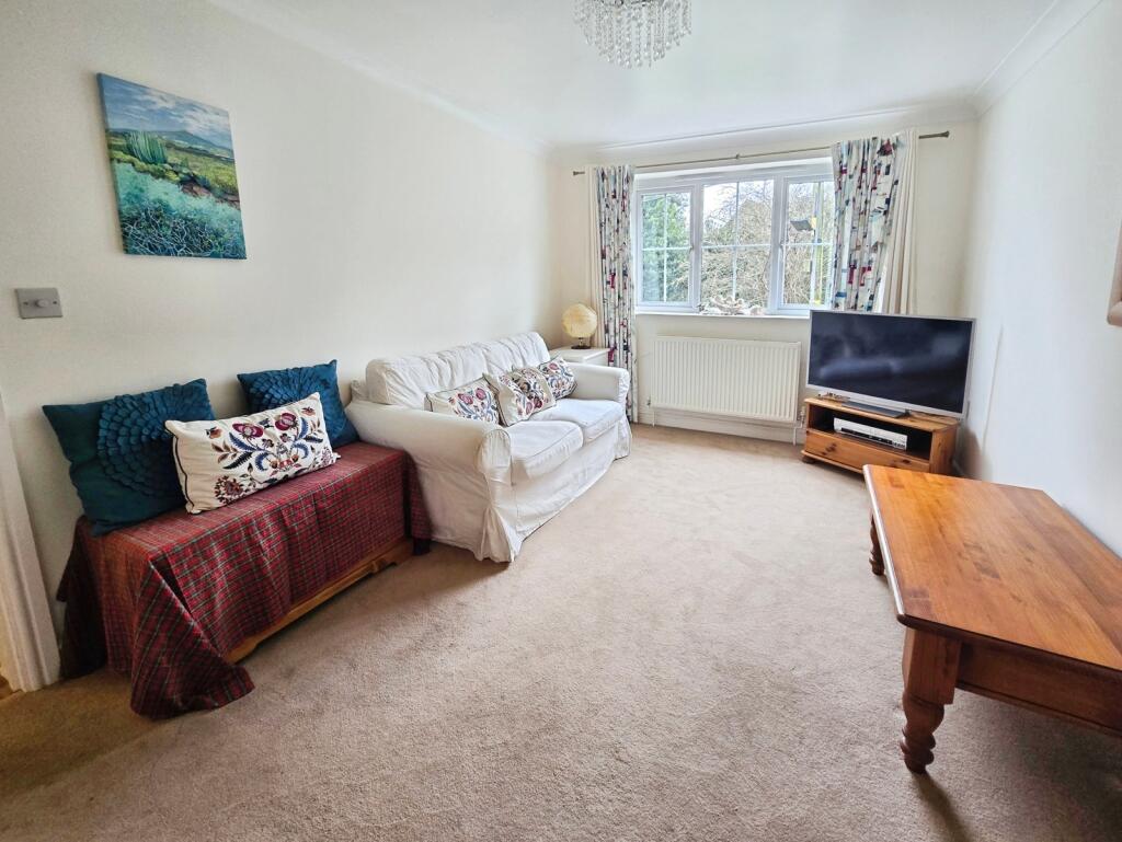 Brookside Close, Freshwater, Isle of Wight photo 4