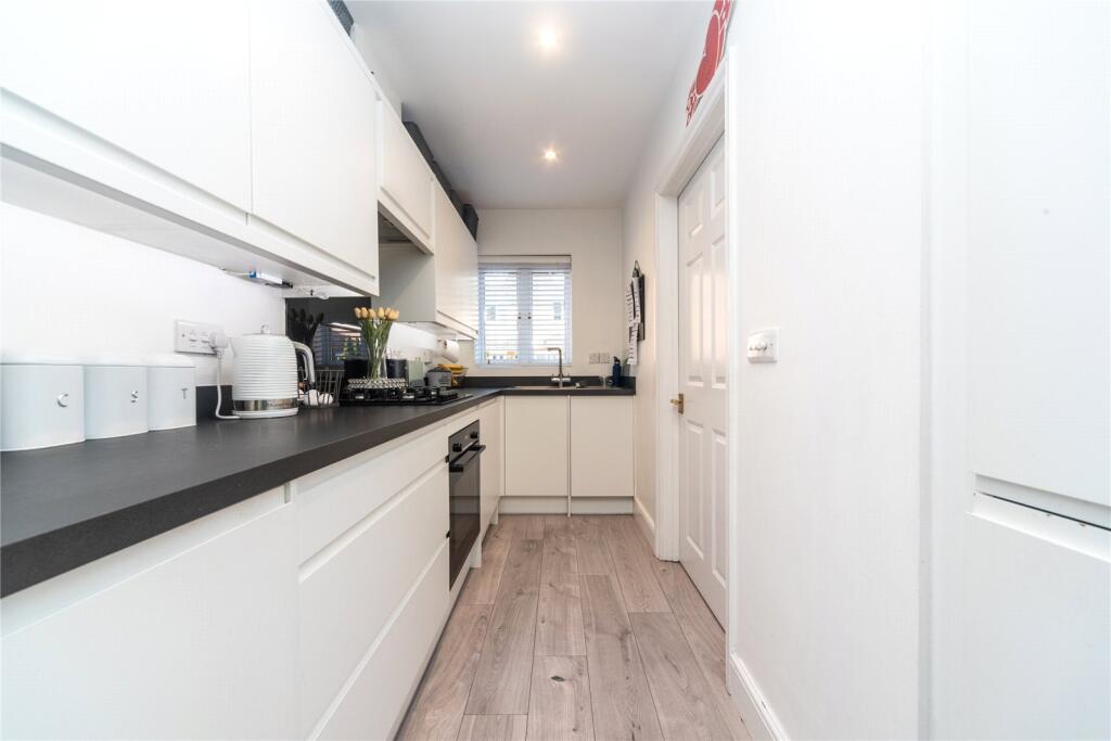 Campbell Close, Byfleet, West Byfleet, Surrey, KT14 - View 3