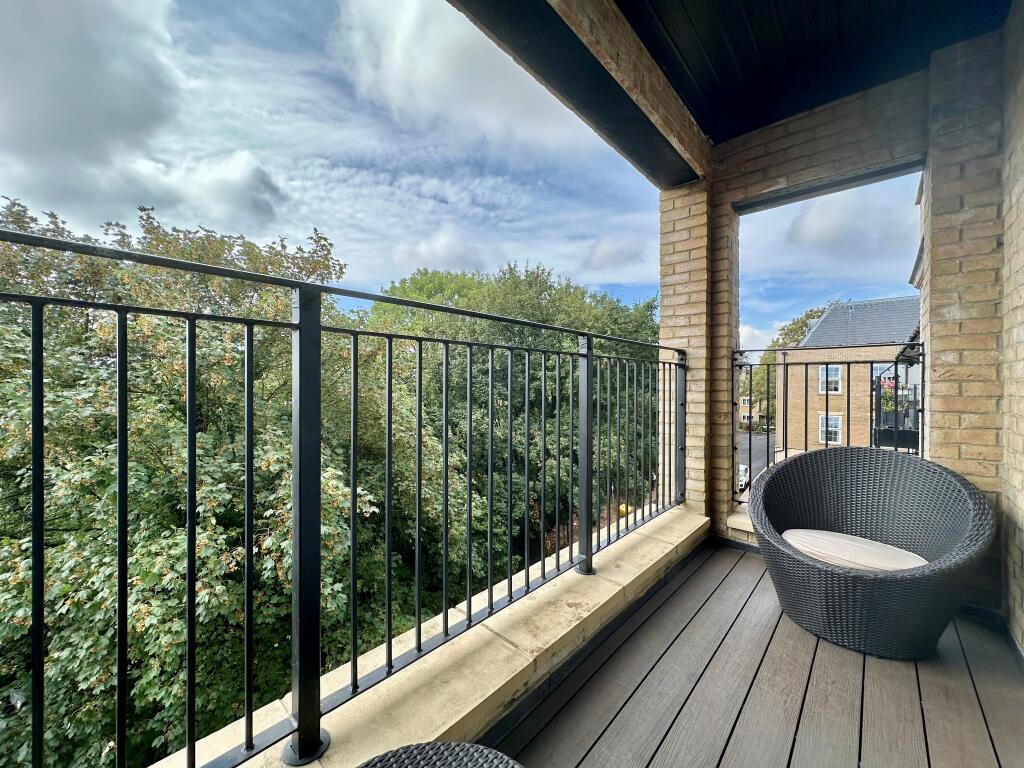 Apartment in Dorchester - More