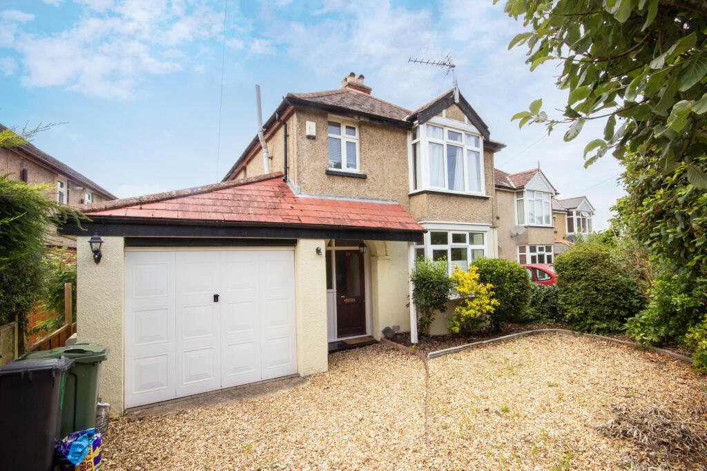 3-bed detached on Cambridge Road, East Cowes, Isle of Wight, £350,000
