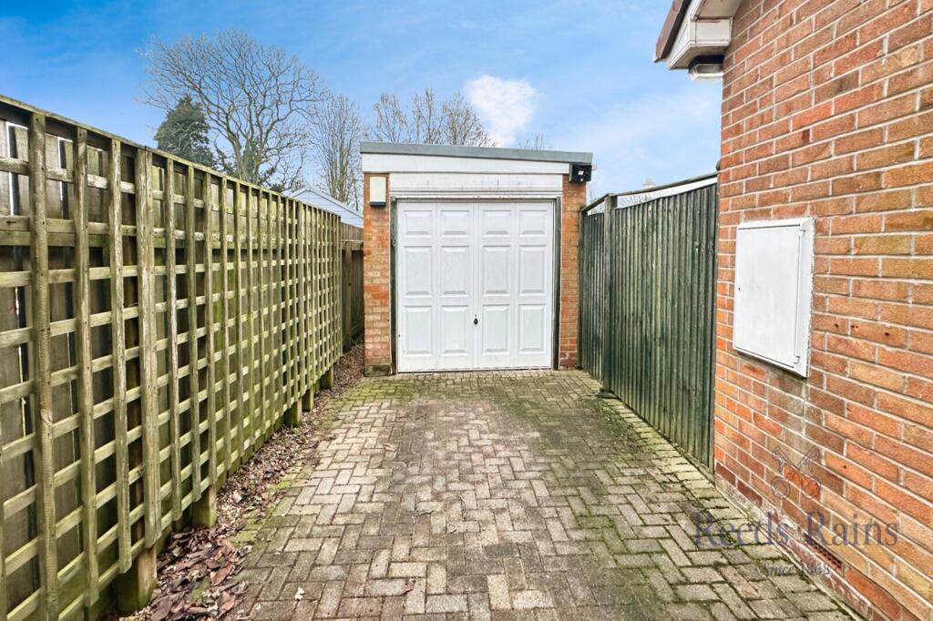 Hawthorn Drive, Barlby, Selby, North Yorkshire, YO8 photo 2