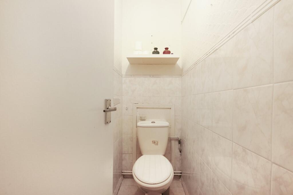 Apartment in Mitcham, Merton - More
