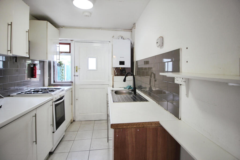 School Road, Dagenham, Essex, RM10 photo 4