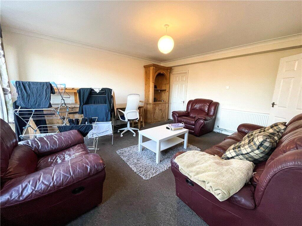 Apartment in Runnymede, Egham - More