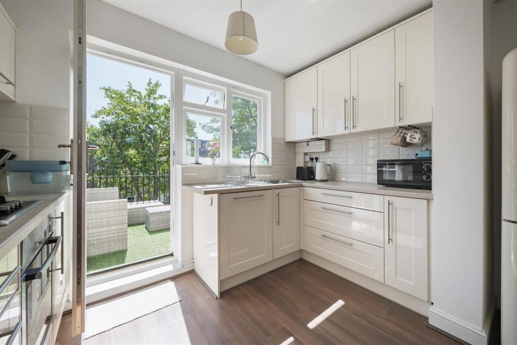 Apartment in London - View 4