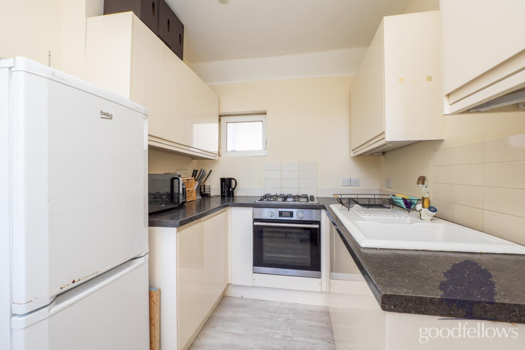Apartment in Sutton - View 5