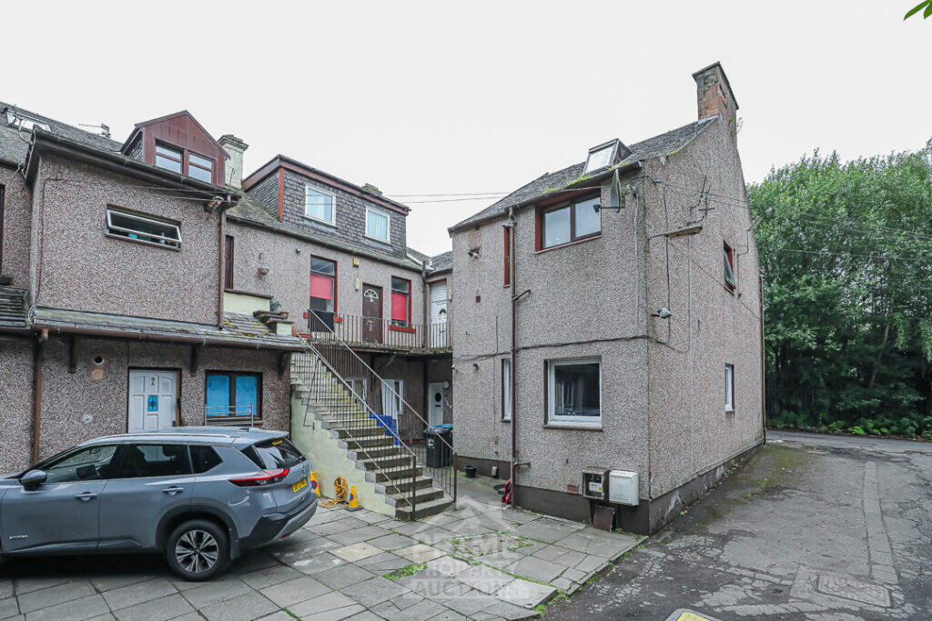 Main image of property: 3D Holytown Road, Bellshill, ML4 1ED