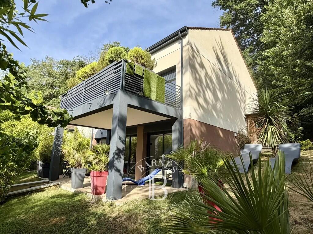 Main image of property: Gometz-le-Châtel, Essonne, Paris-Isle of France