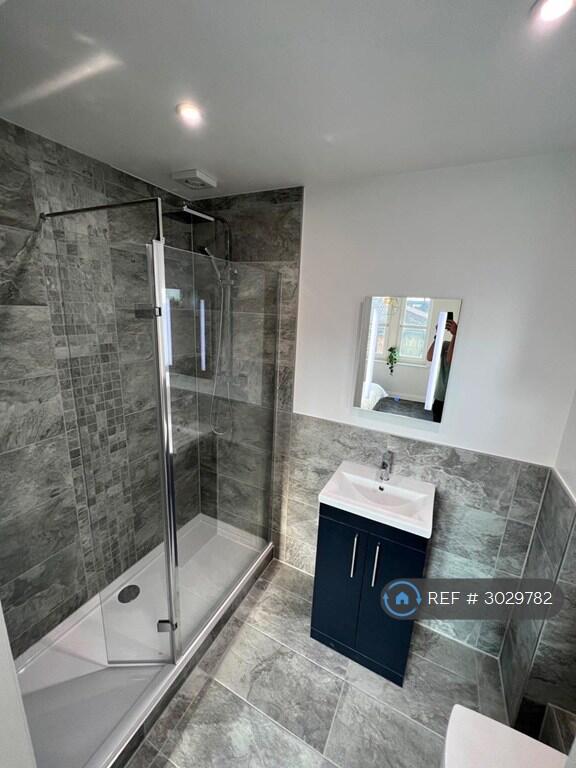 Apartment in Milton Keynes - View 5