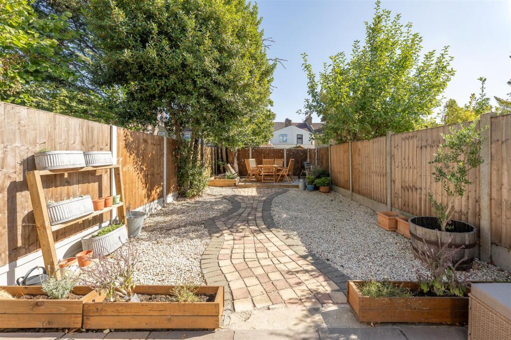 Apartment in London, Leyton - View 5