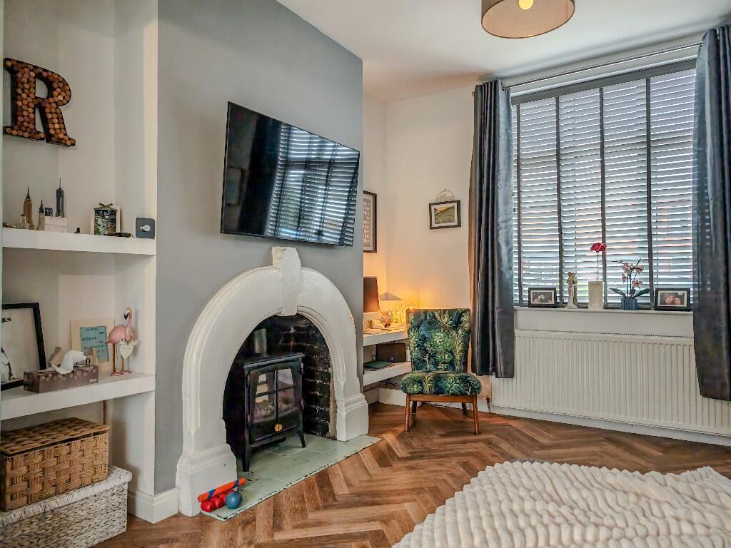 House in Tameside, Greater Manchester - More