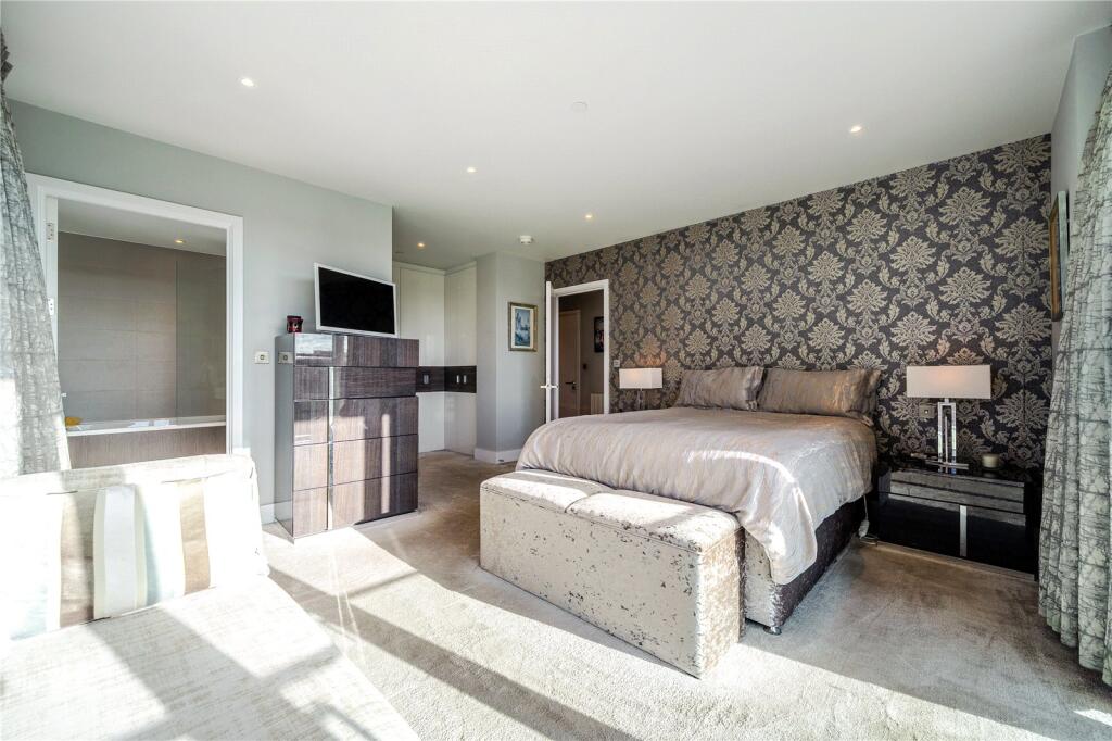Apartment in London - View 5