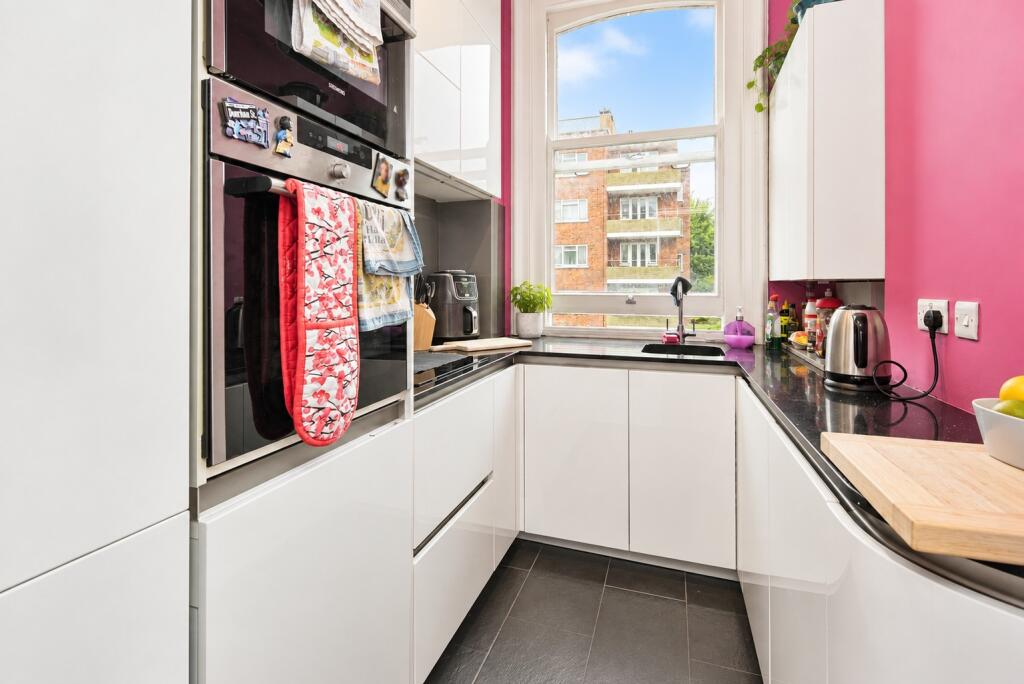 Apartment in Brighton - More