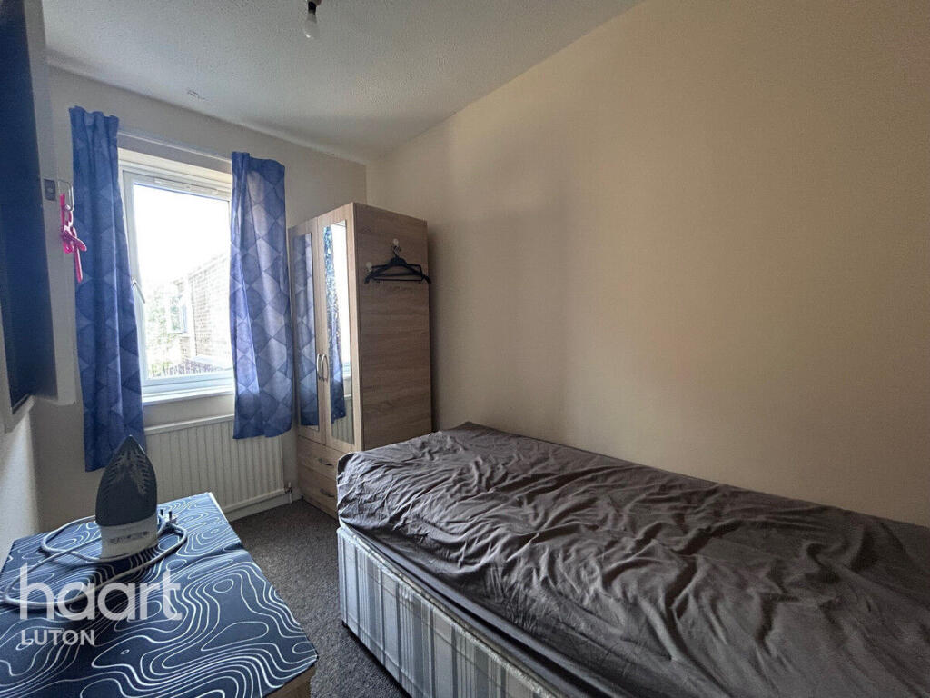 House in Luton - View 5
