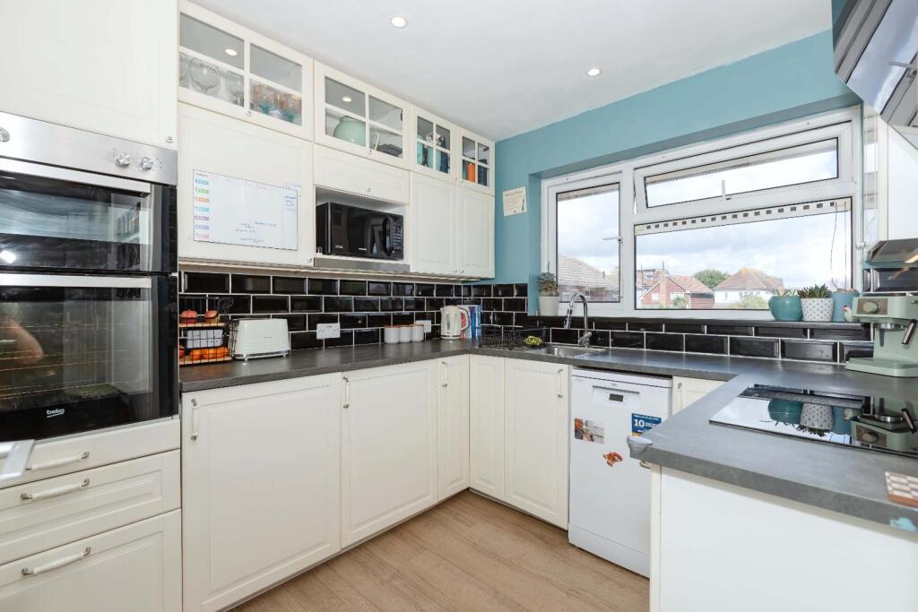 Apartment in Adur, Lancing - View 3