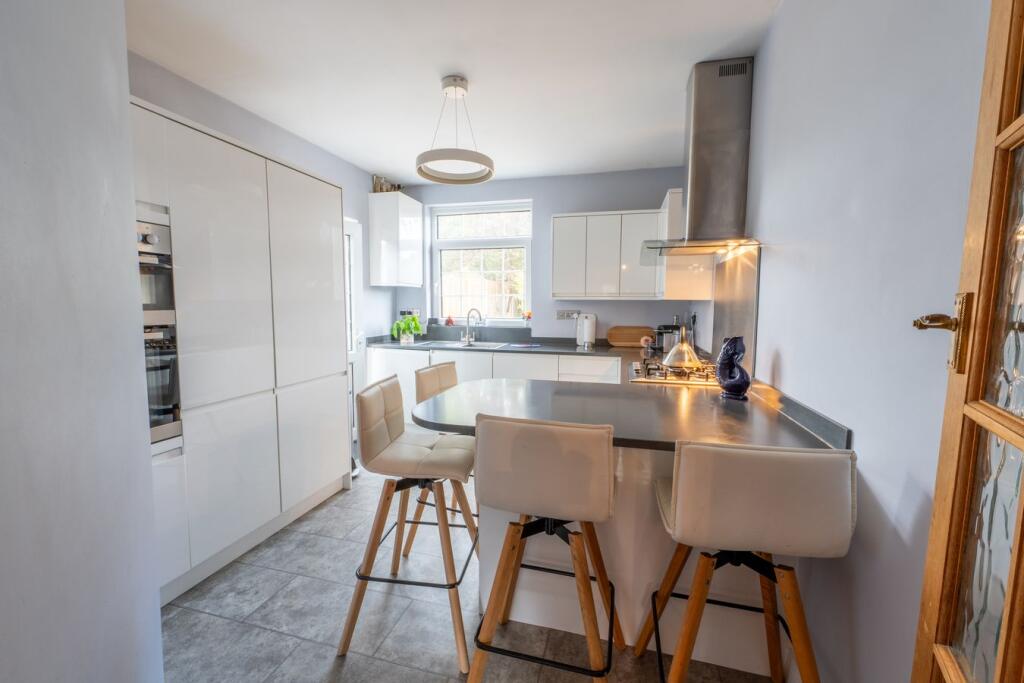 House in London, Shirley - More