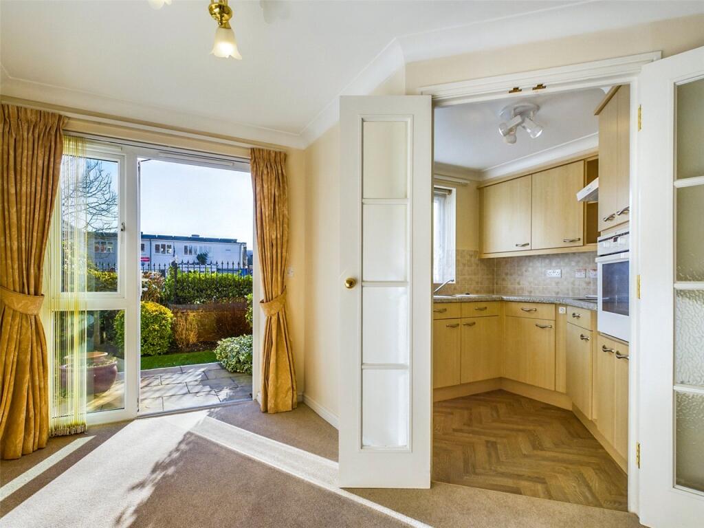 Lymington Road, Highcliffe, Highcliffe, Dorset, BH23 photo 3
