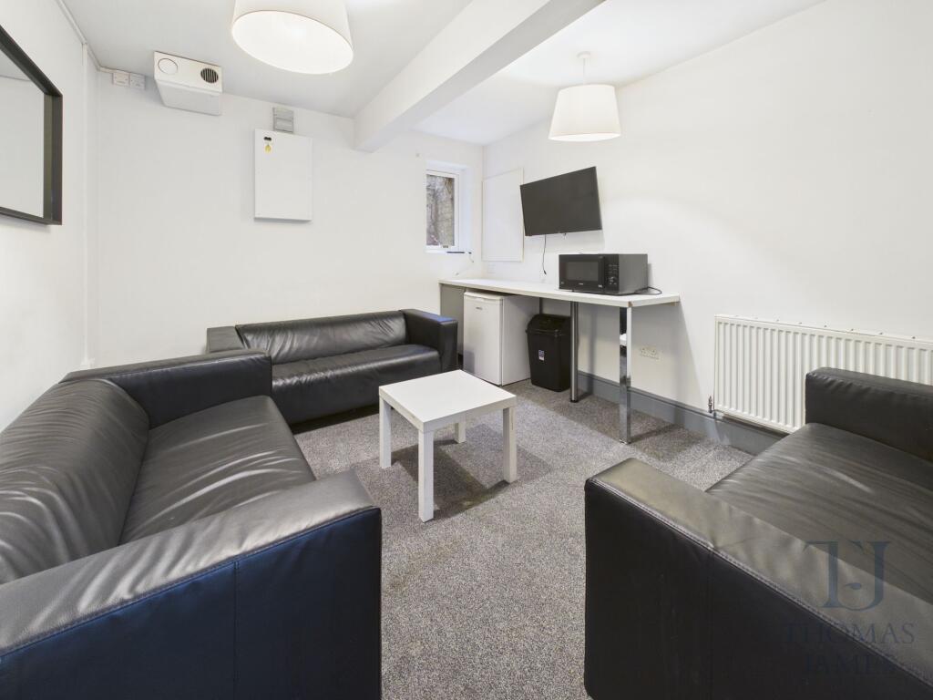 House in Nottingham - View 2