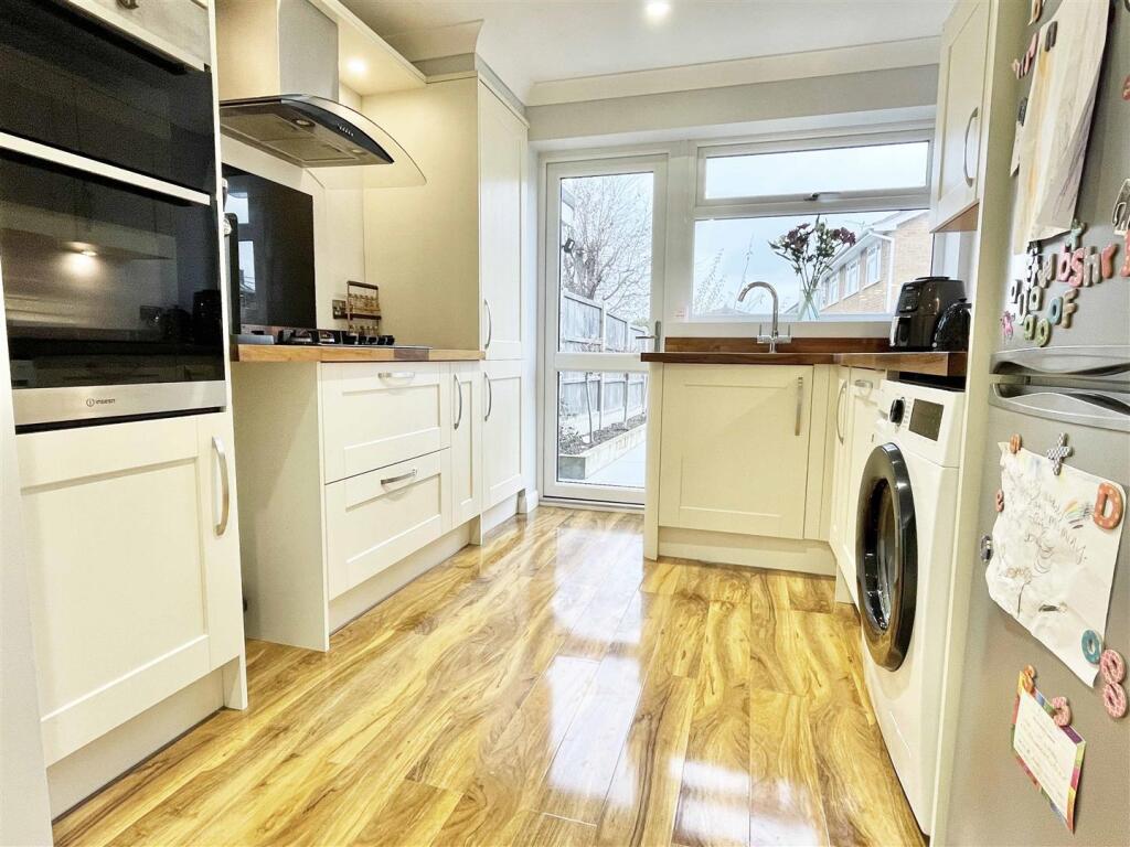Meon Close, Springfield, Chelmsford photo 3