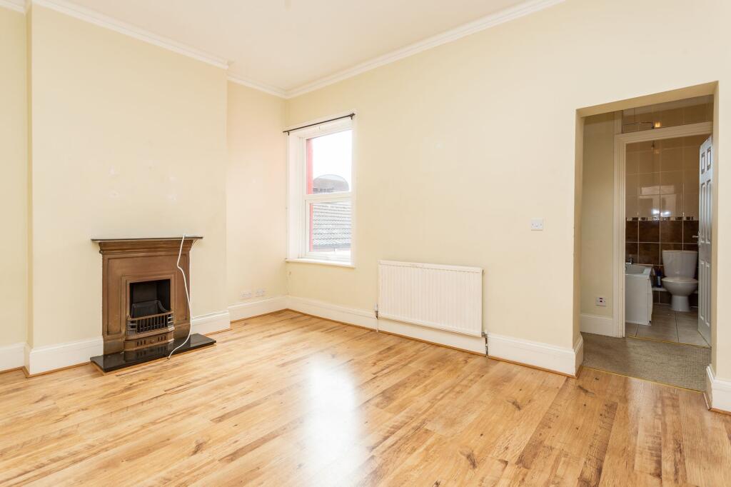 Apartment in Southend-on-Sea, Westcliff-on-Sea - More