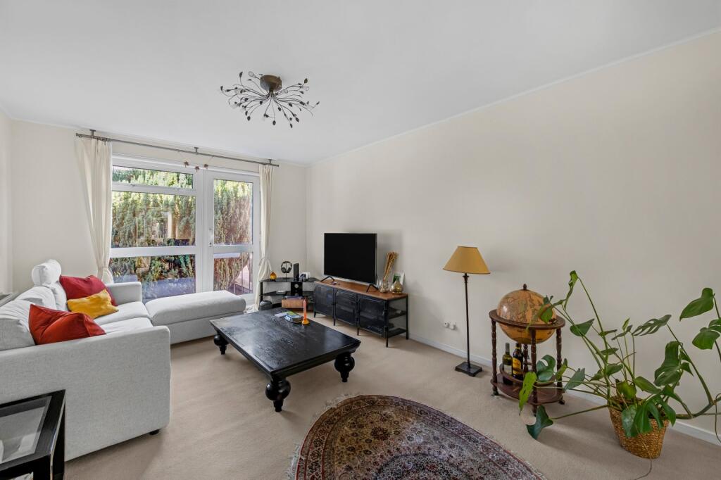Main image of property: Chester Close South, London