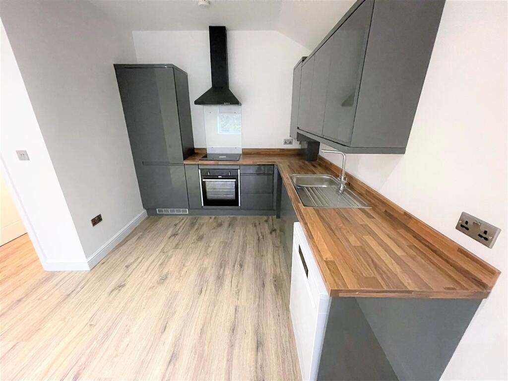 Apartment in Sefton, Liverpool City Region - View 2