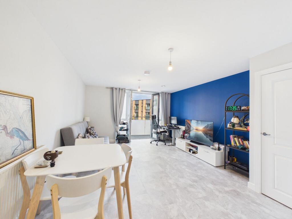 Apartment in Reading - View 5