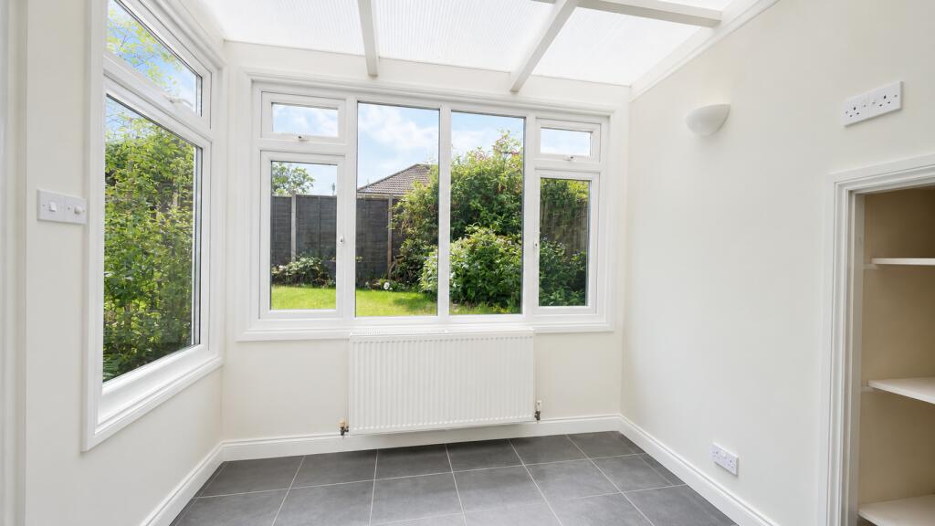 Westbury Close, Fleet photo 4