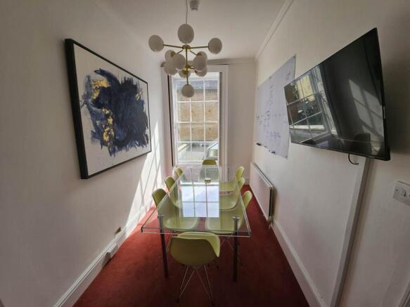 Roysia suite Upton H