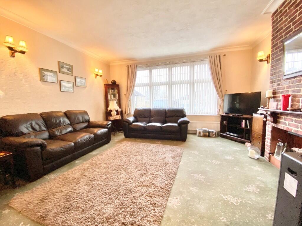 Ridgeway Avenue, East Barnet, EN4 photo 2