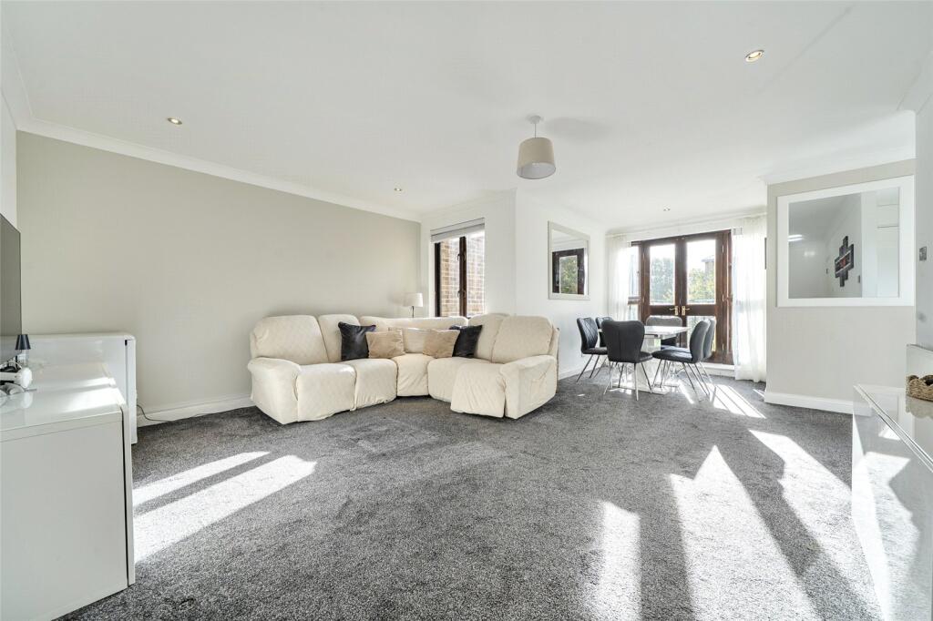 2-bed flat on Iceland Wharf, Surrey Quays, SE16, £450,000