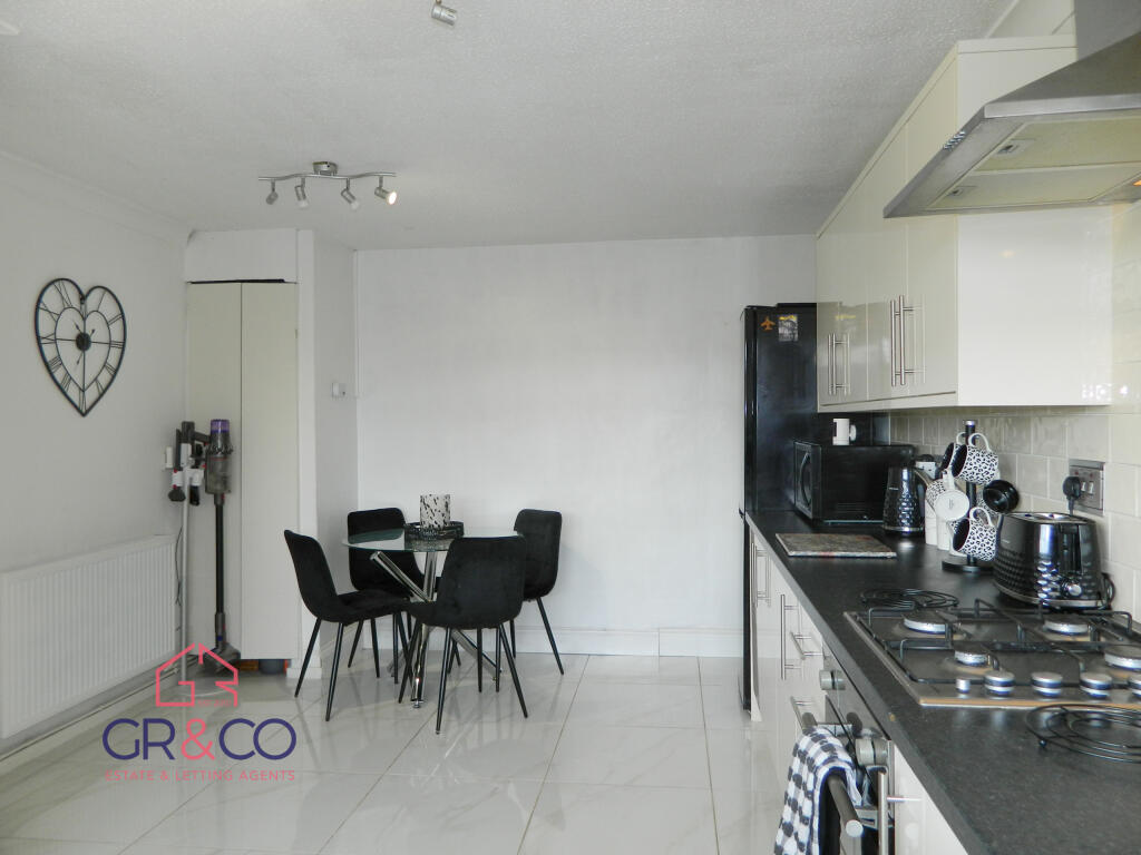 House in Newport - View 5