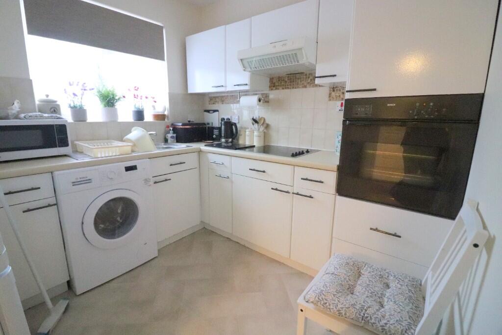 Edgcott Close, Barton Hills, Luton, LU3 4DT photo 3