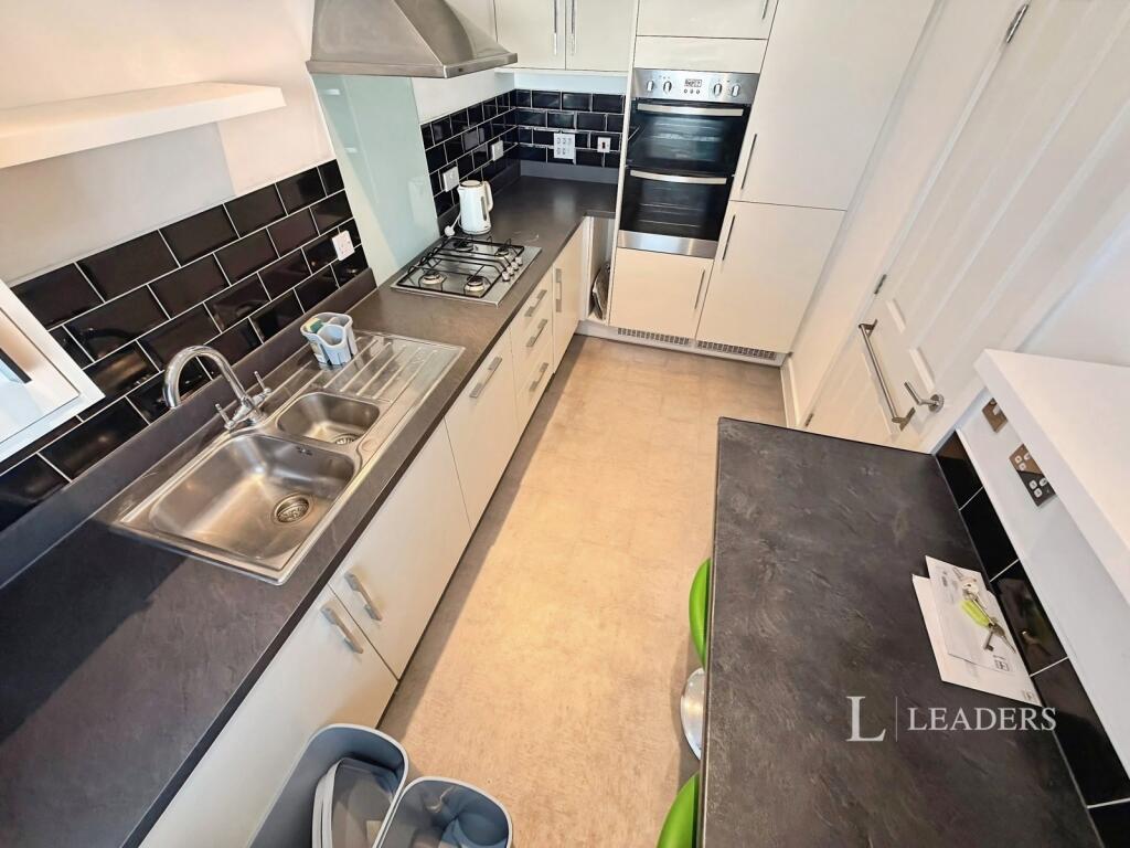 House in Peterborough, Potters Way, Eastgate - View 3