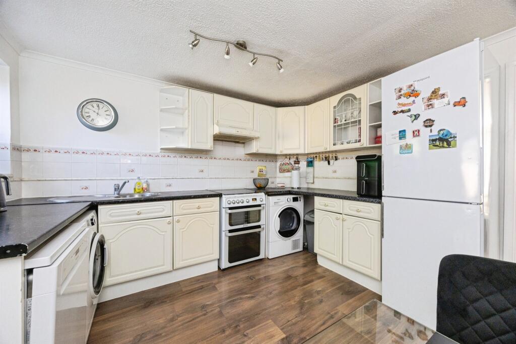 House in Ashford, Bybrook, Repton Park North - More