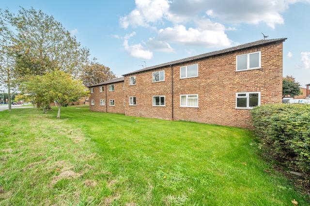 Sadlers Court, Abingdon photo 4