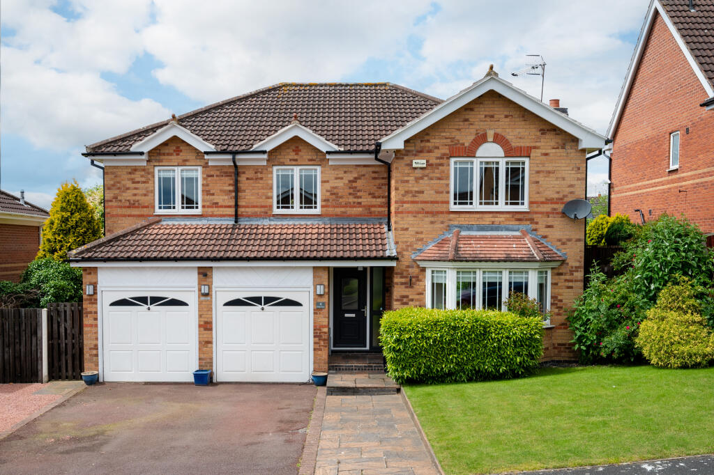 Main image of property: 4 Glebe View, Barlborough, Chesterfield S43 4WF