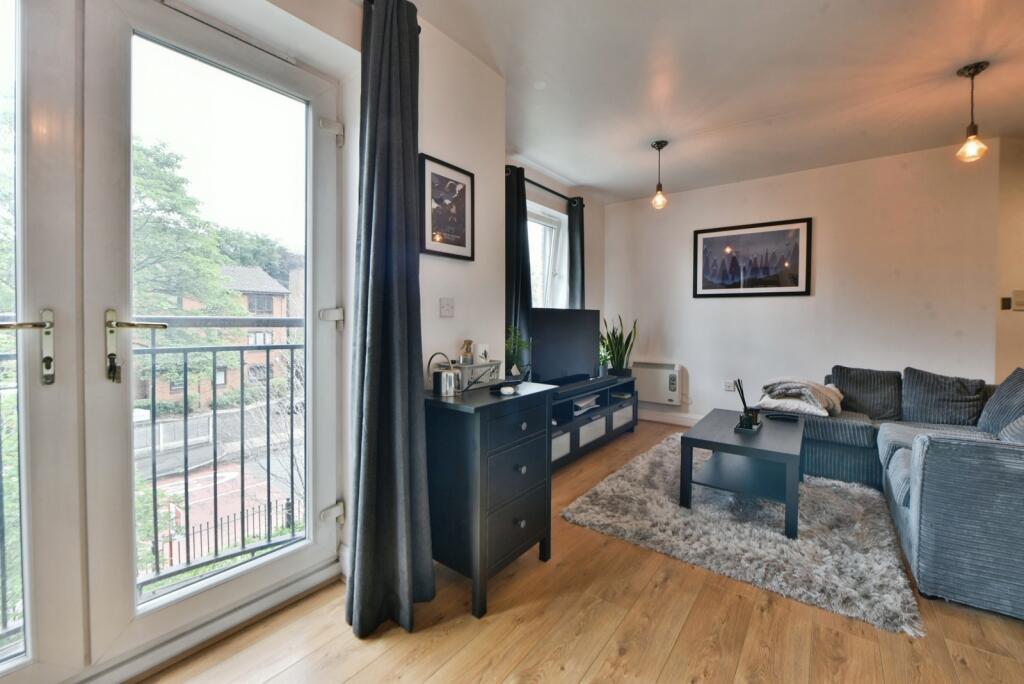 Apartment in Manchester, Whalley Range - View 2