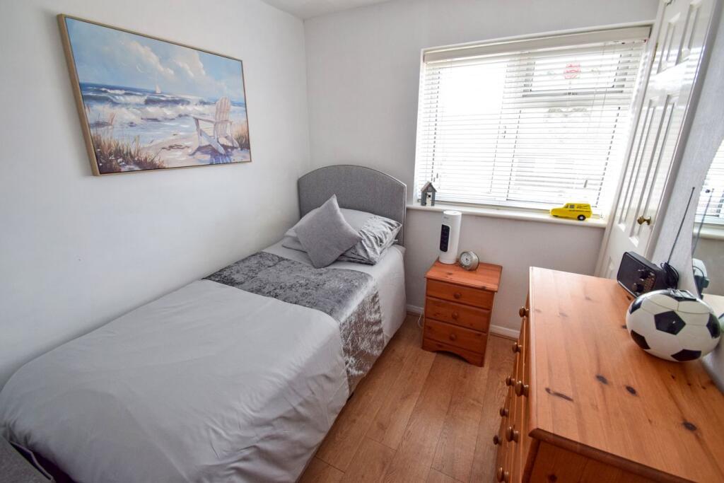 House in Chatham, Medway - More