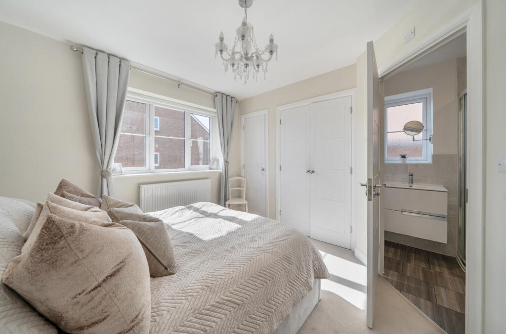 House in Guildford, Ash - View 4