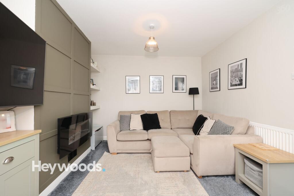 House in Stoke-on-Trent - More