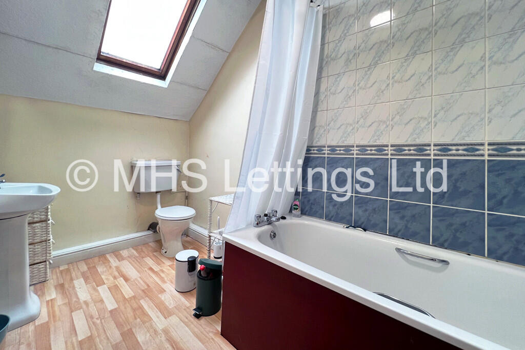 8 bedroom terraced house for rent