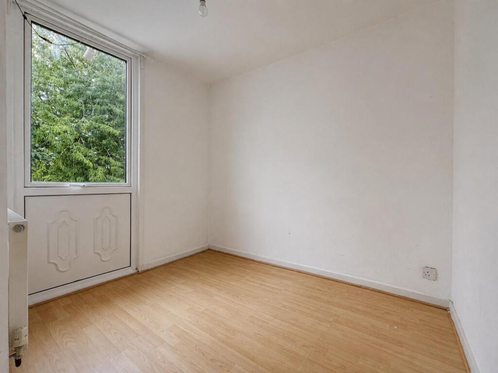 Ringway, Briar Hill, Northampton NN4 - More